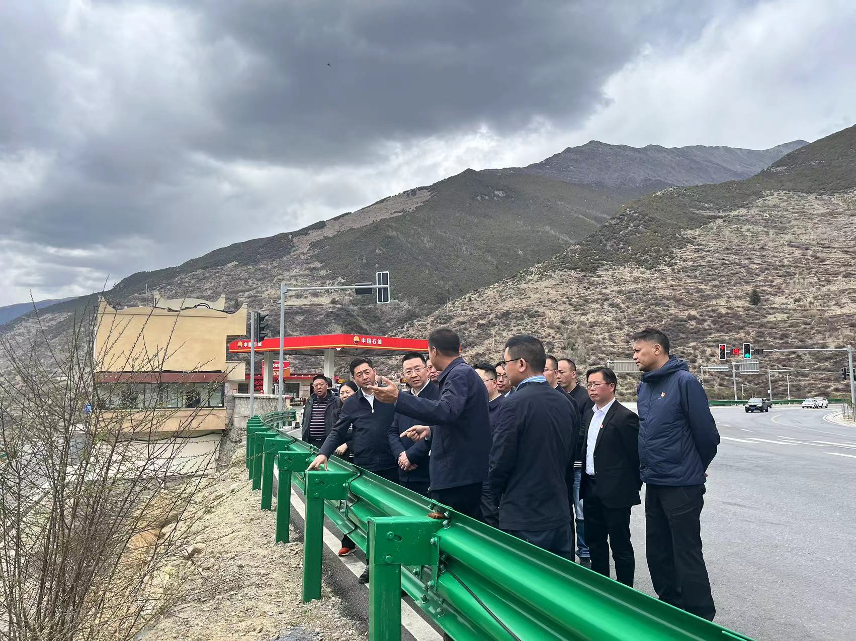 阿壩州委常委、州紀委書記、監(jiān)委主任袁震到都四山地軌道交通項目DSZH標檢查指導工作