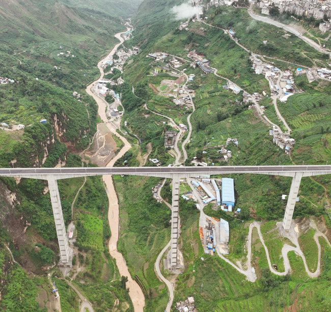3-金陽(yáng)河三峽連心橋全長(zhǎng)757.7米，...